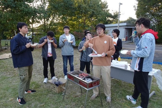大学院1～3年生の歓談交流の様子