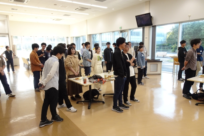 大学院1～3年生の歓談交流の様子