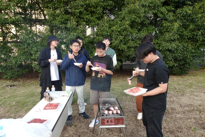 大学院1～3年生の歓談交流の様子