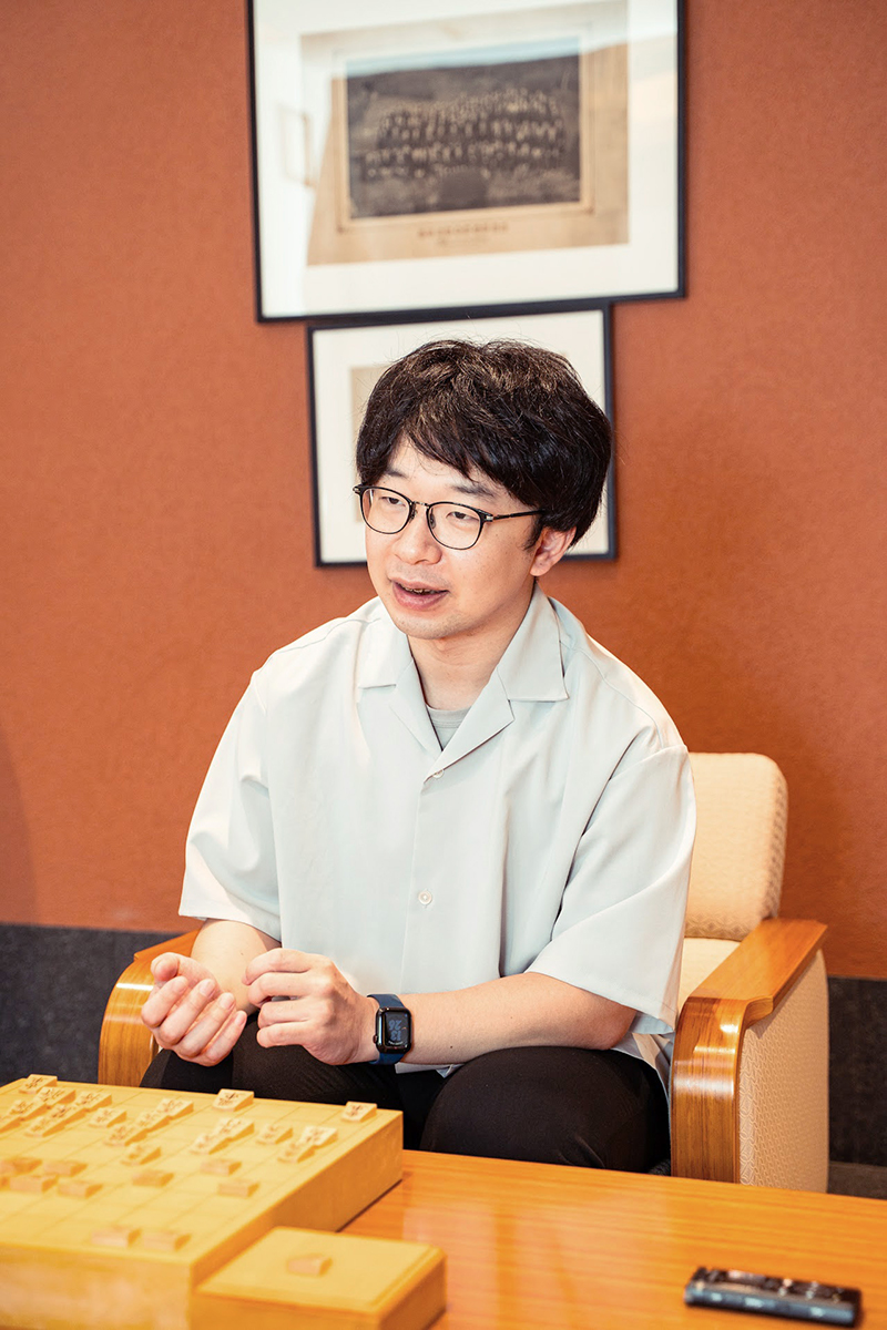 会話をする谷合廣紀さん