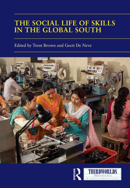 インドの工場で働く人たちの写真