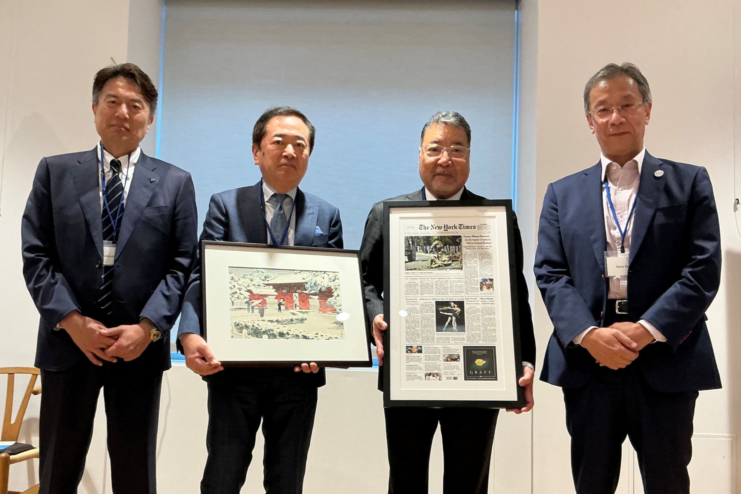 ダイキン社との記念品贈呈